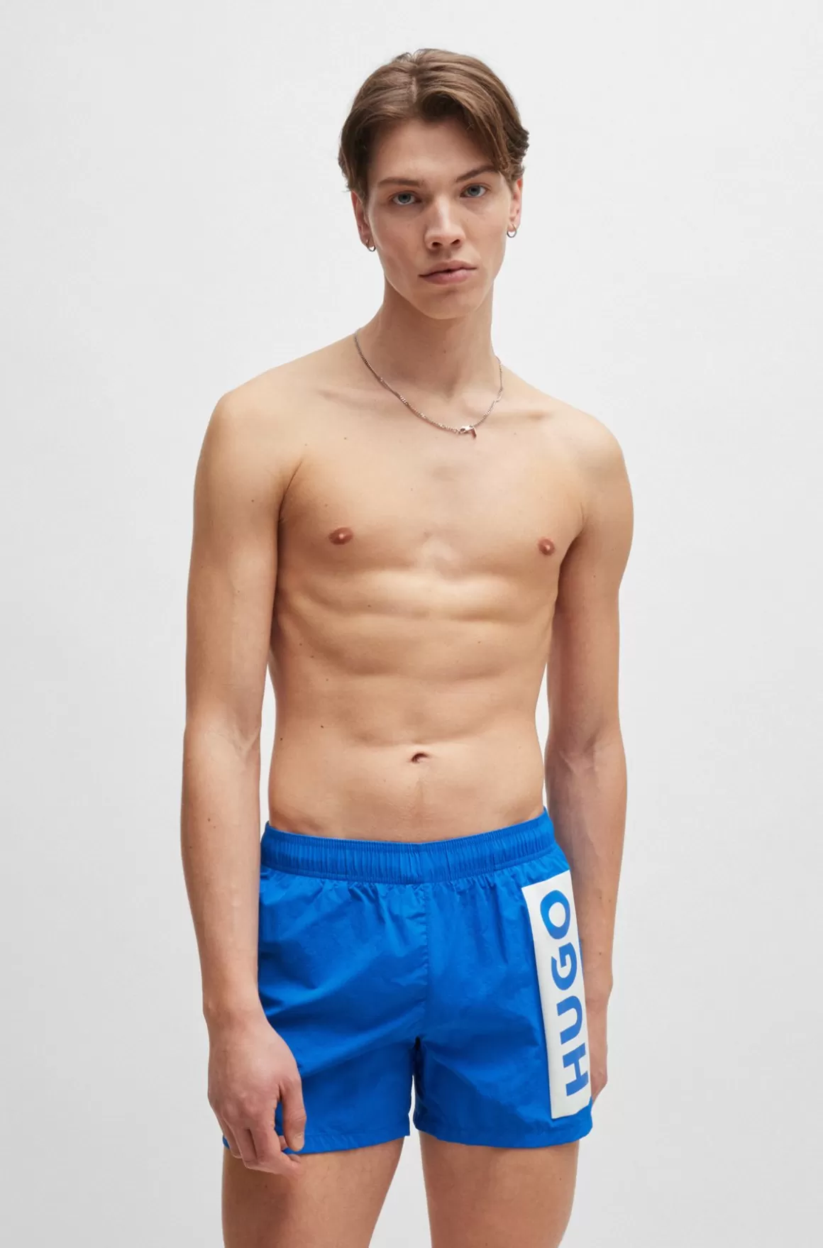 HUGO BOSS Halvforede Badeshorts I Hurtigtørrende Stof Med Lodret Logo