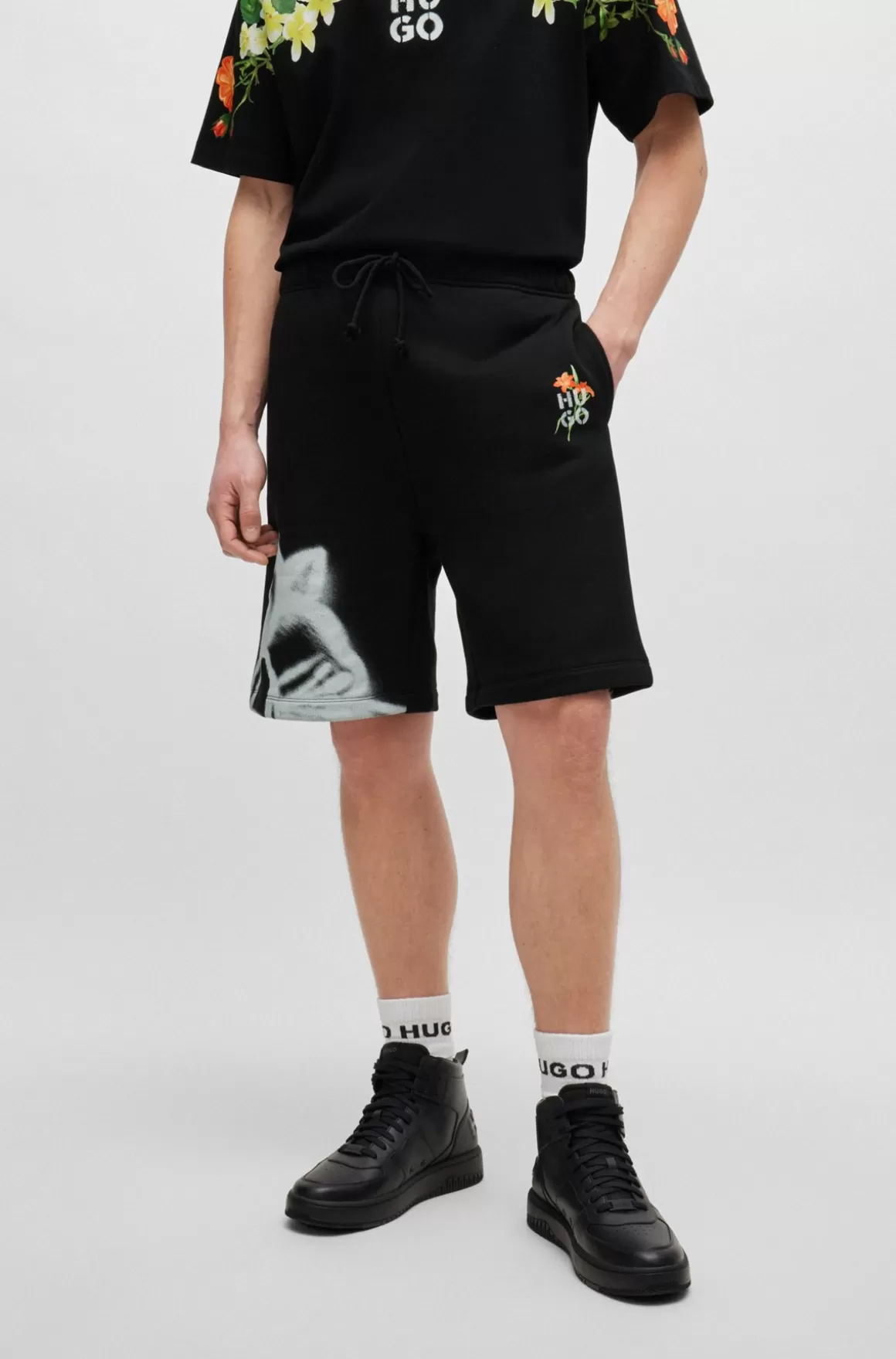 HUGO BOSS Shorts I Bomuldsblanding Med Relaxed Fit Og Blomstermønster