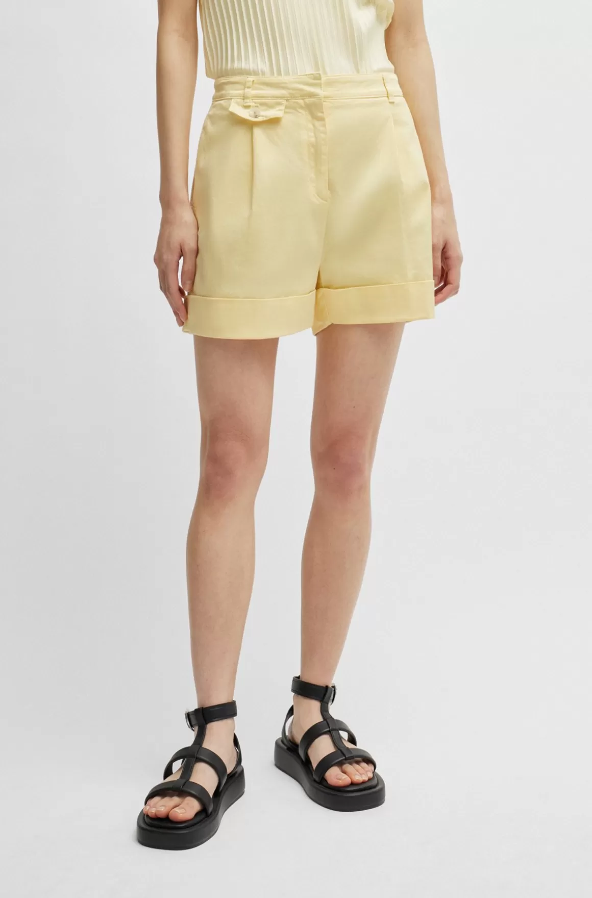 HUGO BOSS Shorts Med Vide Ben I En Bomuldsblanding