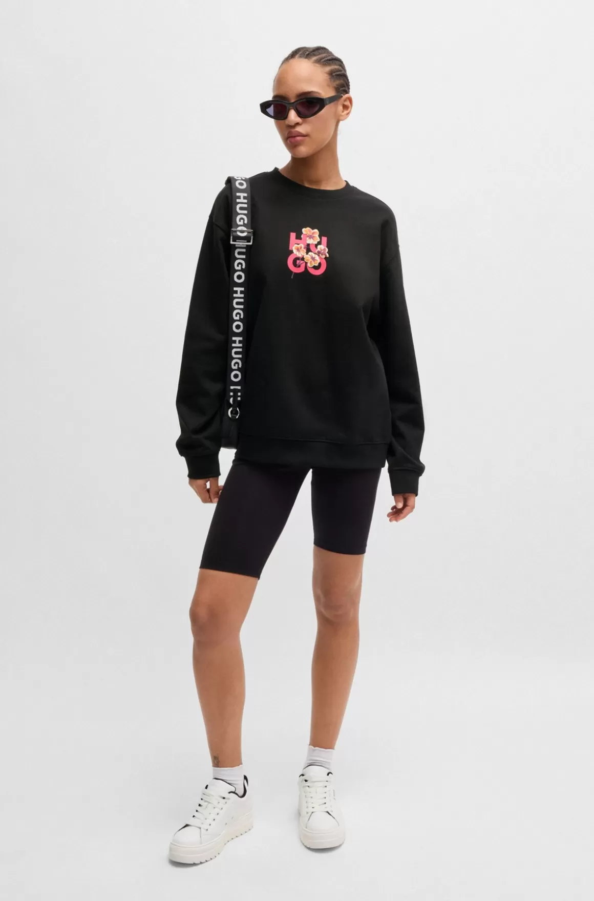 HUGO BOSS Sweatshirt I Sweatkvalitet Af Bomuld Med Stablet Logo Og Blomster