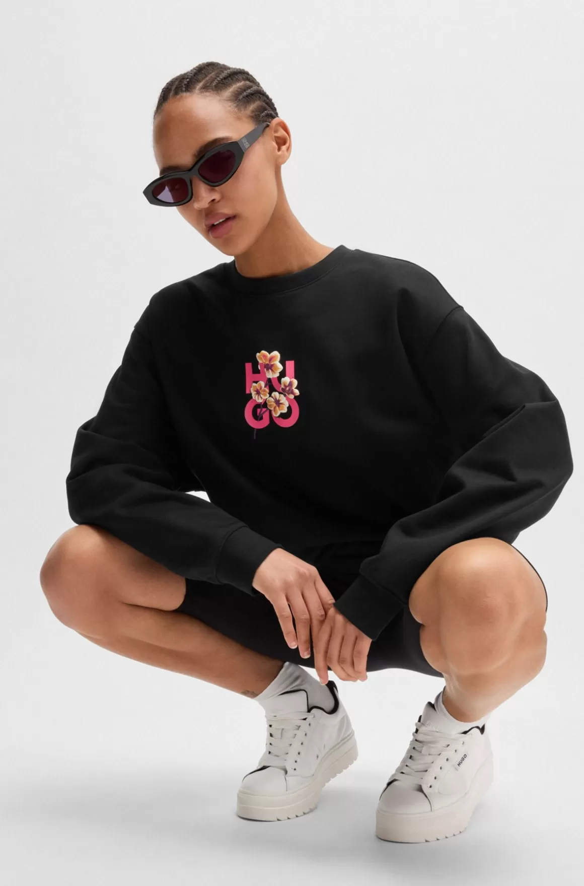 HUGO BOSS Sweatshirt I Sweatkvalitet Af Bomuld Med Stablet Logo Og Blomster